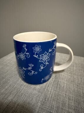 🌸 Blue & White Floral Ceramic Mug – 3.5" x 3.75" – No Chips/Cracks